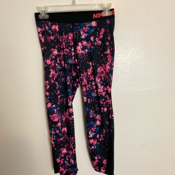 Nike Pants - Nike pro Fit size Medium leggings floral cropped